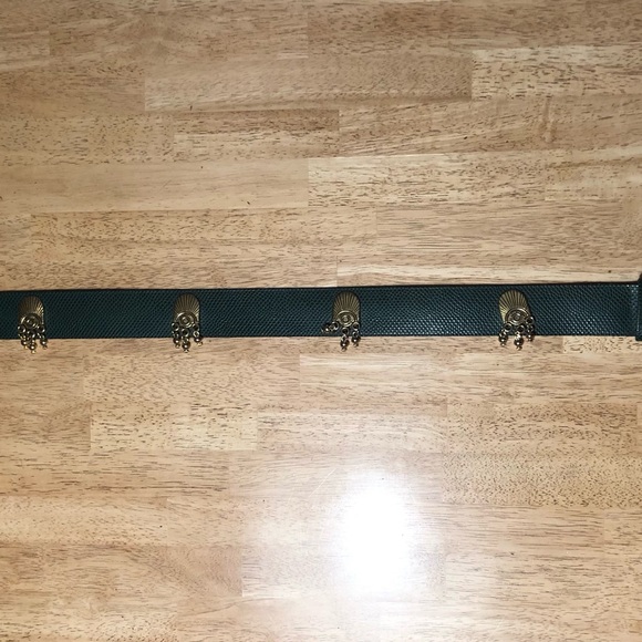 Vintage Leather Danier Reptile Grain Belt with gold-tone embellishment - Picture 7 of 10